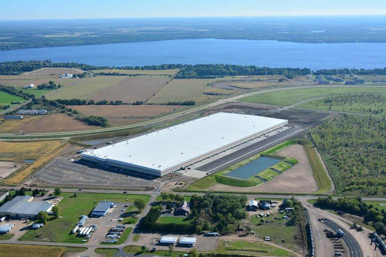 project-timber-fleet-farm-distribution-center-red-cedar-steel